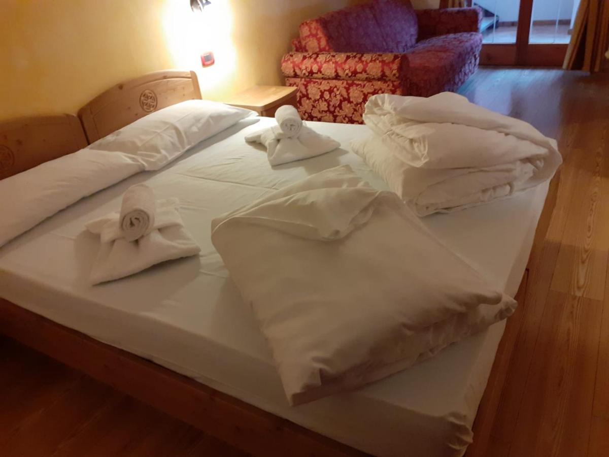 Hotel Dal Bracconiere Folgarida Esterno foto