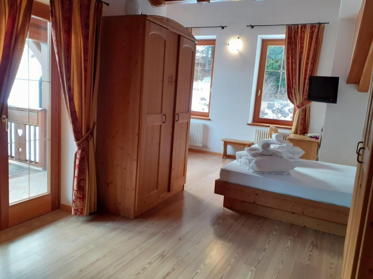 Hotel Dal Bracconiere Folgarida Esterno foto