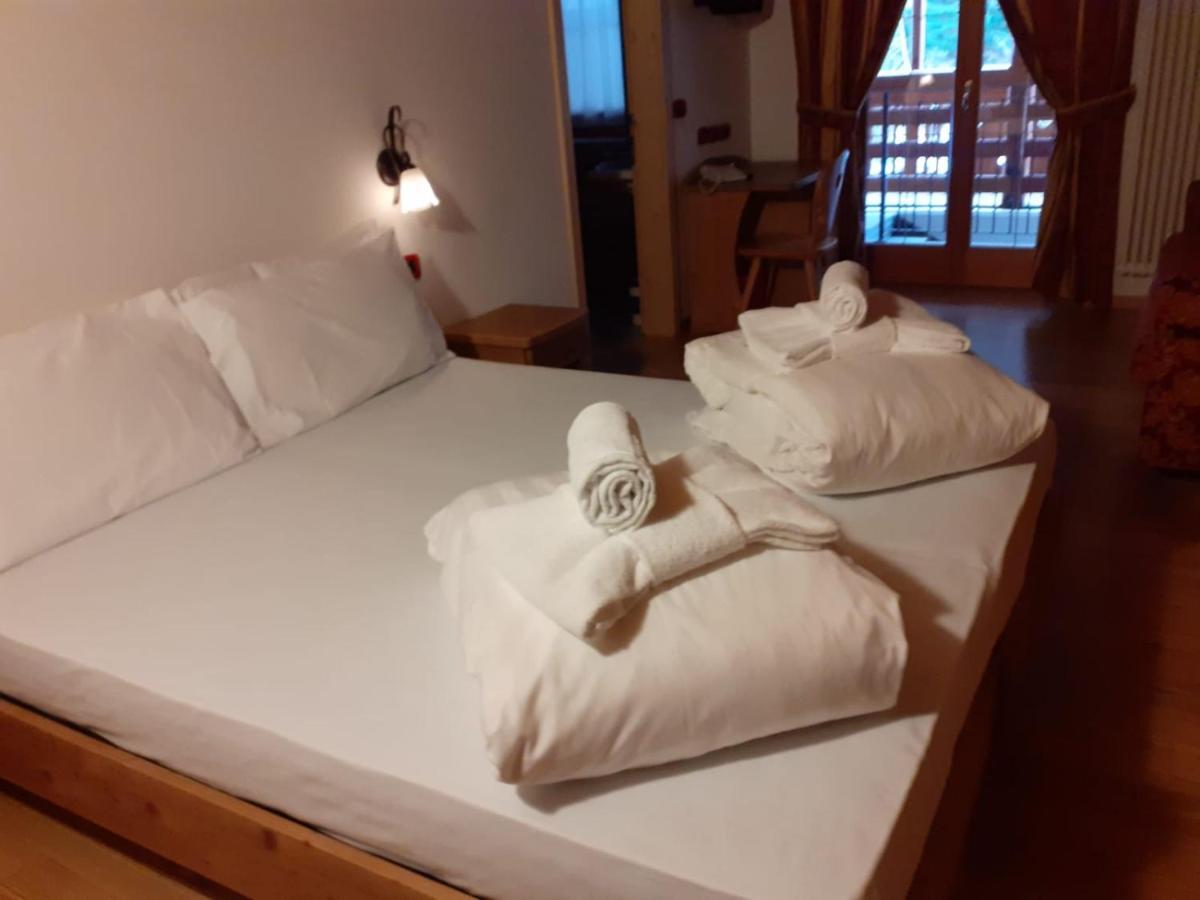 Hotel Dal Bracconiere Folgarida Esterno foto