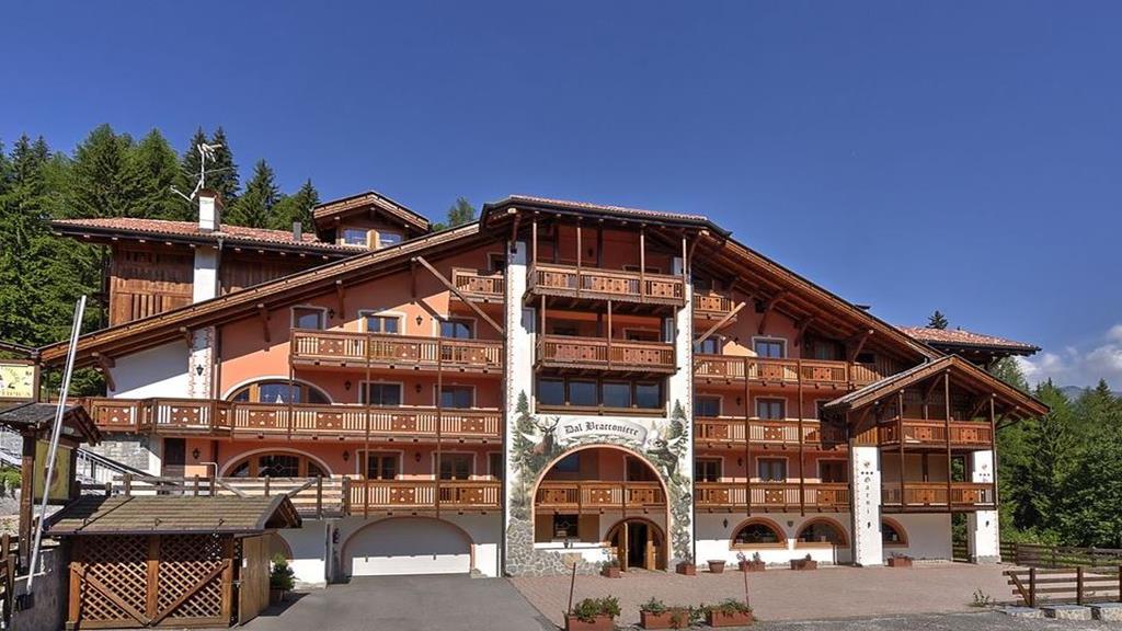 Hotel Dal Bracconiere Folgarida Esterno foto