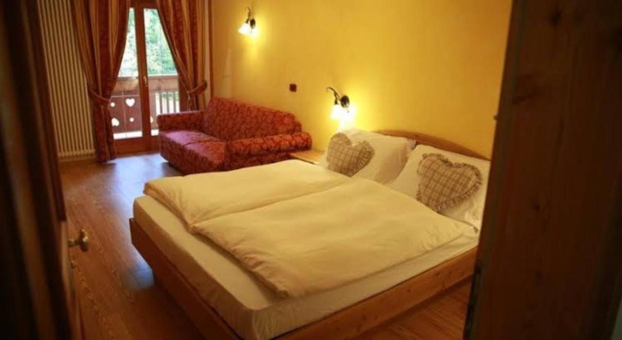 Hotel Dal Bracconiere Folgarida Esterno foto