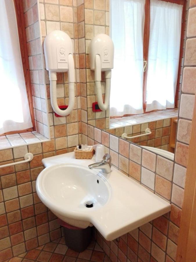 Hotel Dal Bracconiere Folgarida Esterno foto