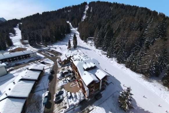 Hotel Dal Bracconiere Folgarida Esterno foto